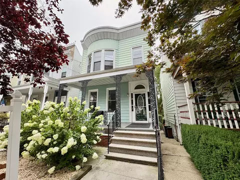 324 E 239th St, New York, NY 10470