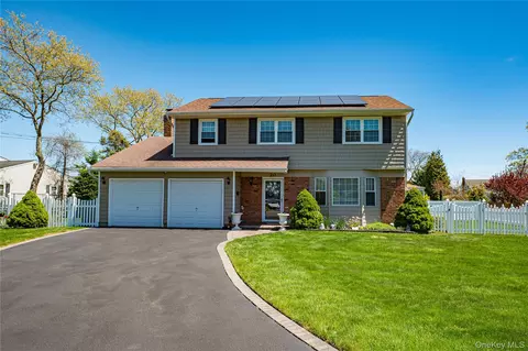 20 Bayview Rd, Amityville, NY 11701