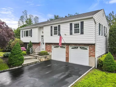 804 Fox Meadow Rd, Yorktown, NY 10598
