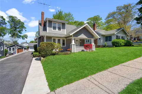 25 Fairmount St, Huntington, NY 11743