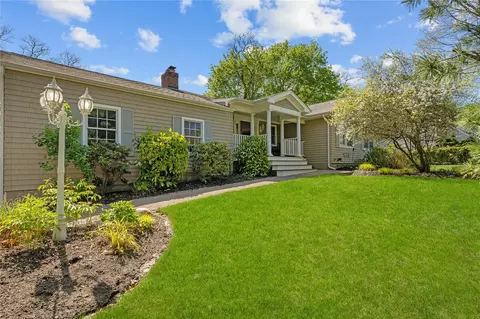 53 William Penn Dr, Stony Brook, NY 11790