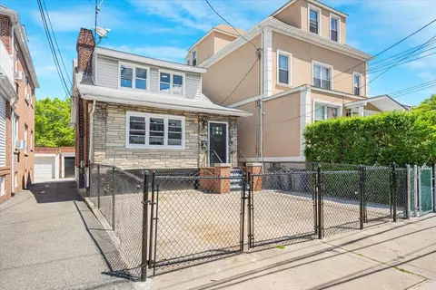 1704 Yates Ave, New York, NY 10461