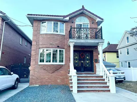 120-13 9th Ave, College Point, NY 11356