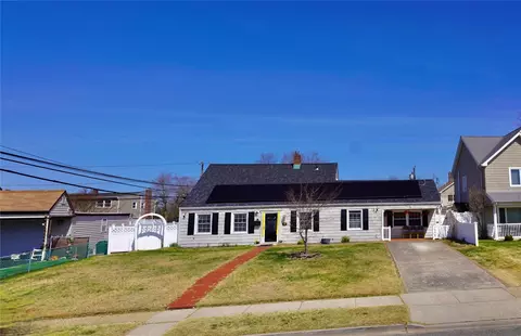 9 Fox Ln, Levittown, NY 11756