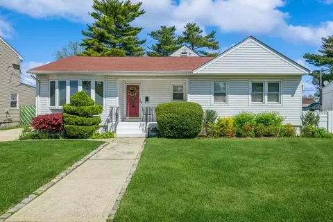 708 Seabury Ave, Franklin Square, NY 11010