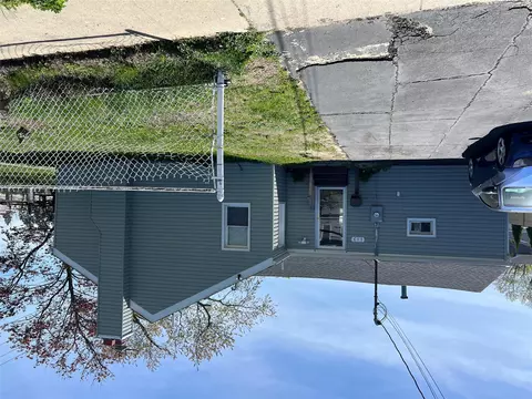 113 E Riviera Dr, Lindenhurst, NY 11757