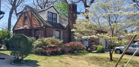 423 Coolidge St, West Hempstead, NY 11552