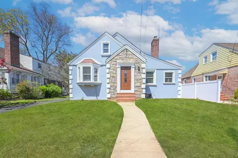 49 Carol St, West Hempstead, NY 11552