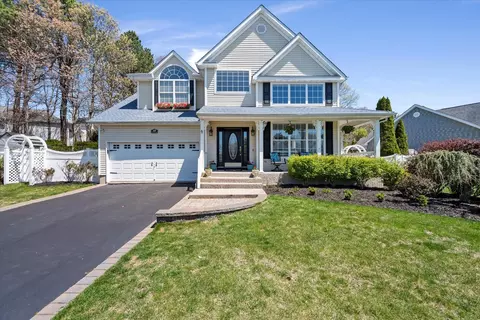 40 Shadyview Xing, Manorville, NY 11949