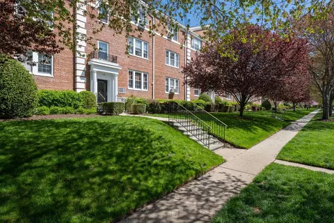 115 Second St #3J, Garden City, NY 11530