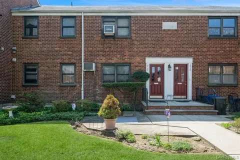19-32 202nd St #1-179, Whitestone, NY 11357
