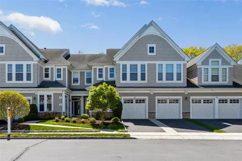 89 Symphony Dr, Lake Grove, NY 11755