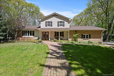 5 Pardam Knoll Rd, Miller Place, NY 11764