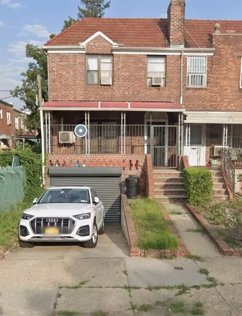 61-56 146th Pl, Flushing, NY 11367