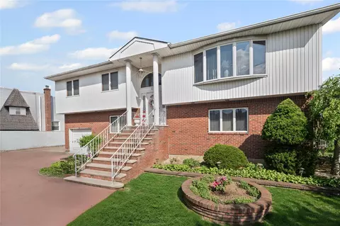 257 Franklin St, Elmont, NY 11003