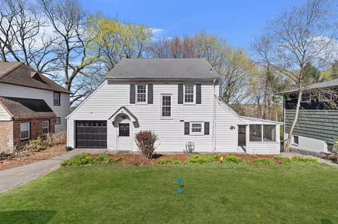 73 Bella Vista St, Eastchester, NY 10707