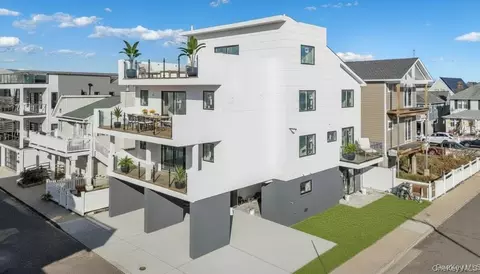 56 Oregon St, Long Beach, NY 11561