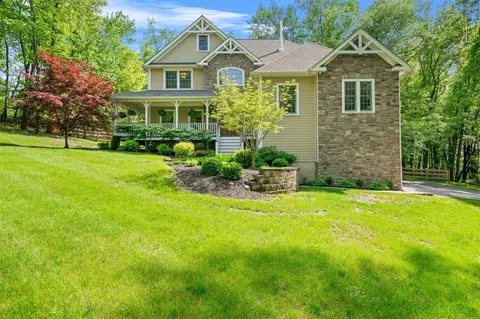 30 Warwick Lake Pkwy, Warwick, NY 10990