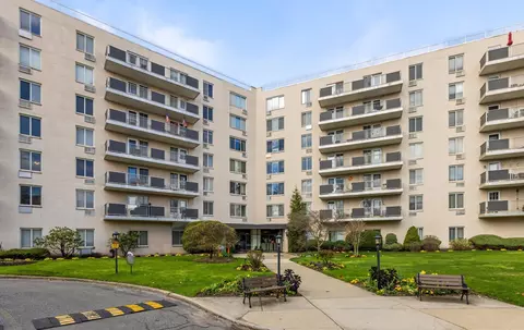 135 Post Ave #5N, North Hempstead, NY 11590