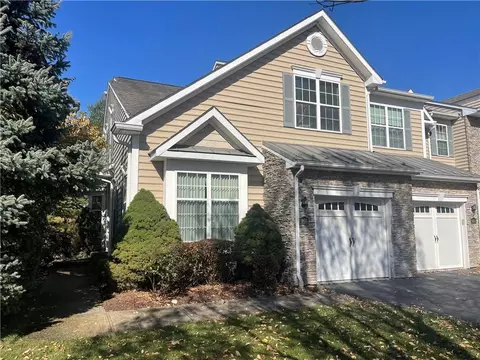 966 Huntington Dr, Fishkill, NY 12524