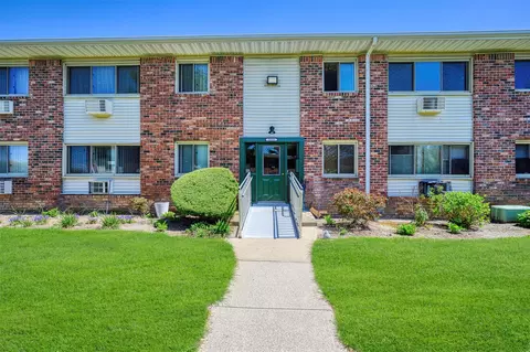2433 Union Blvd #4B, Islip, NY 11751