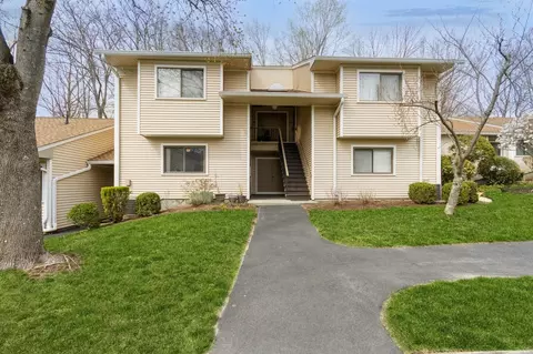92 Molly Pitcher Ln #B, Yorktown, NY 10598