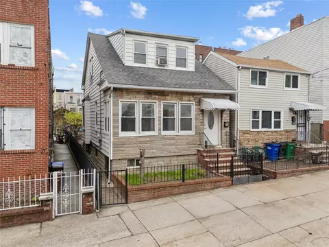 69-27 43 Ave, New York, NY 11377