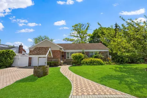 1037 Chestnut St, Valley Stream, NY 11580