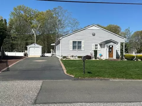 28 Cleary Rd, Lake Ronkonkoma, NY 11779