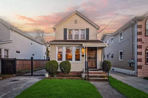 22228 Fairbury Ave, New York, NY 11428