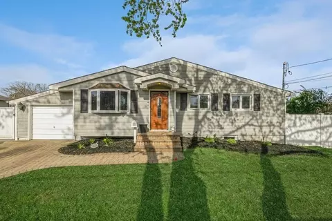 297 W 9th St, Deer Park, NY 11729