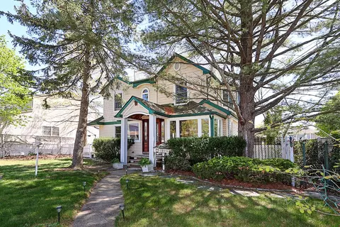 2036 Dow Ave, Merrick, NY 11566