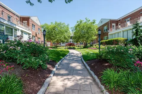1395 Broadway #A-7, Hewlett, NY 11557