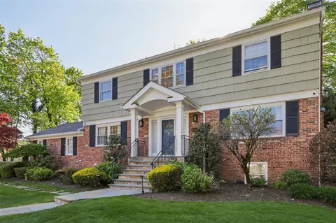 122 Oxford Rd, New Rochelle, NY 10804