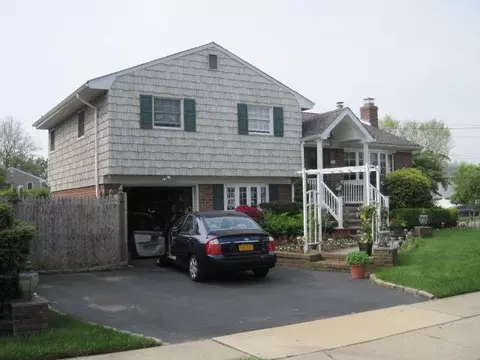 15 Albany, Hicksville, NY 11801