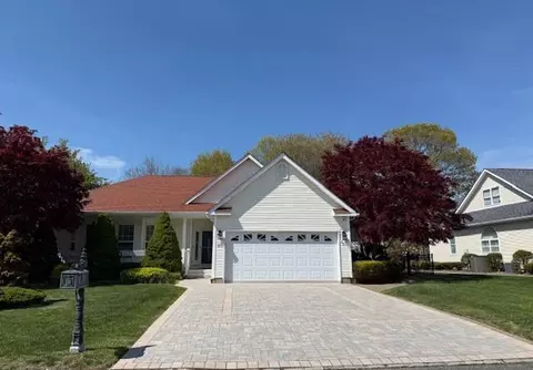23 Lavender Ln, Holtsville, NY 11742