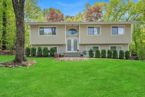 21 Dorchester Dr, Ramapo, NY 10952