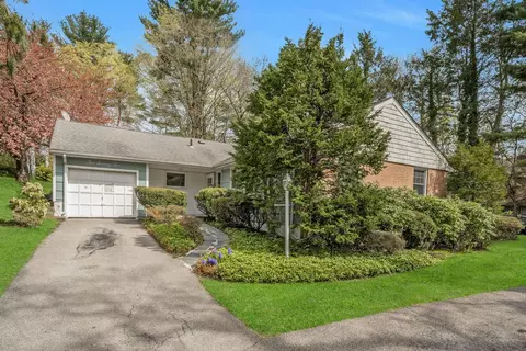572 Scarsdale Rd, Yonkers, NY 10707