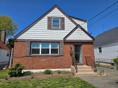221-15 112th Ave, New York, NY 11429