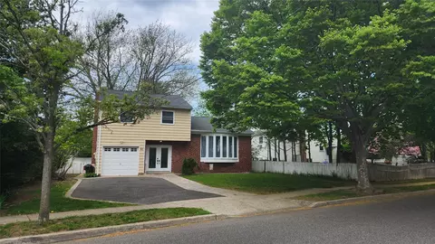 60 Ketcham Ave, Amityville, NY 11701