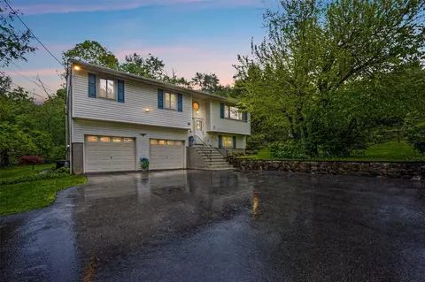 22 Muscoot Rd N, Mahopac, NY 10541