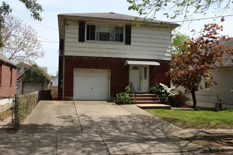 95 Hunnewell Ave, Meacham, NY 11003