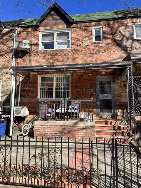 48-05 67 St, Woodside, NY 11377