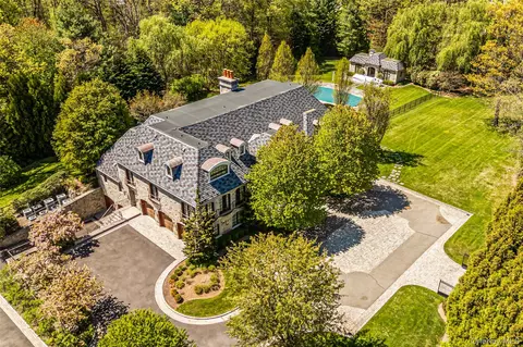 167 Brookville Rd, Glen Head, NY 11545