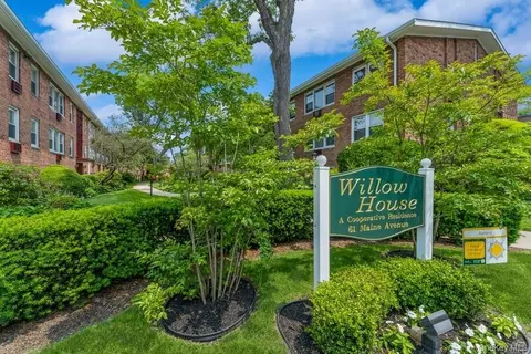 61 Maine Ave #B21, Rockville Centre, NY 11570