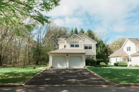 3 Cloister Ln, Middle Island, NY 11953