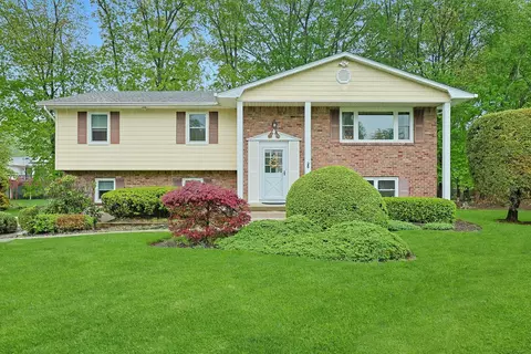 26 Preakness Ln, Clarkstown, NY 10956