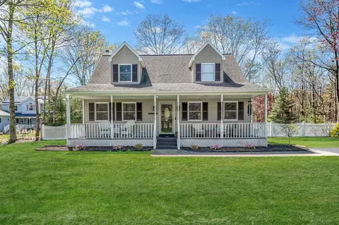 36 N Cozine Rd, Manorville, NY 11949