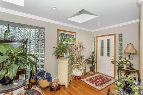 22 Madison Ave, Glen Cove, NY 11542
