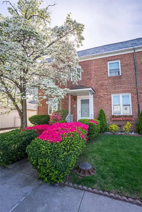 24-10 154th St, Whitestone, NY 11357